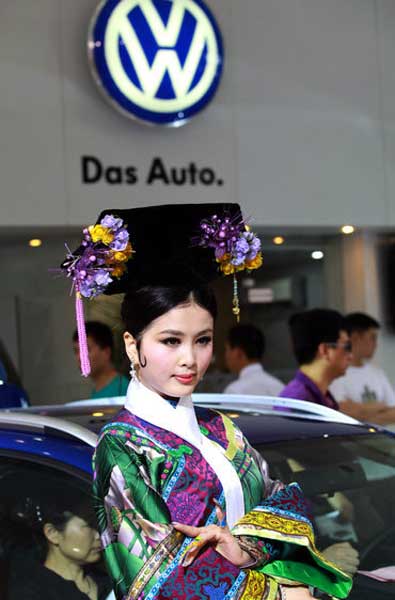 Qing Dynasty princess appears in Auto Show