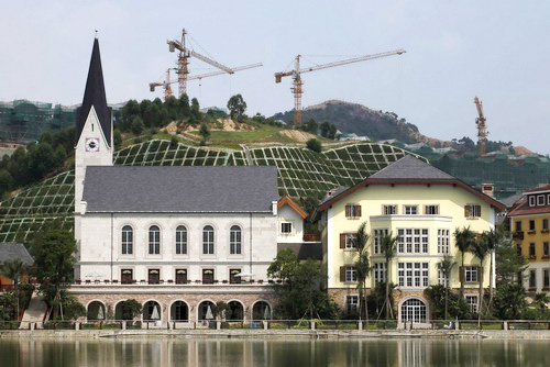 Replica of Austrian village built in Guangdong