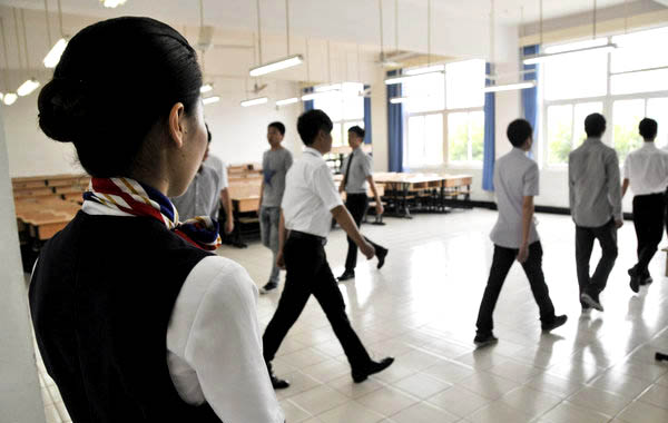 China Eastern to seek 1,000 flight attendants