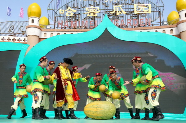 Xinjiang's honey tour treats you to Hami melon