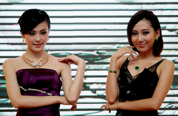 Jewelry sparkles in Liaoning fair