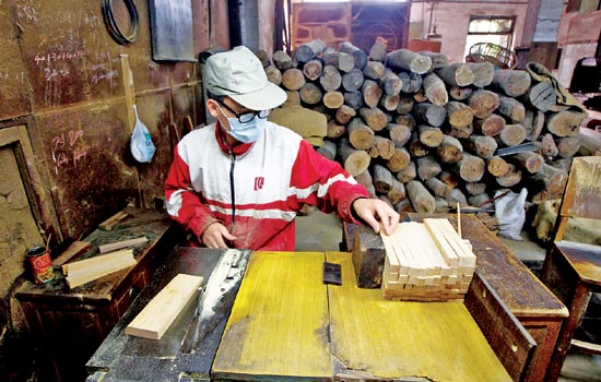Wood fans maintains an ancient tradition