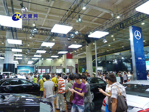 Dalian auto show sells over 8,900 cars