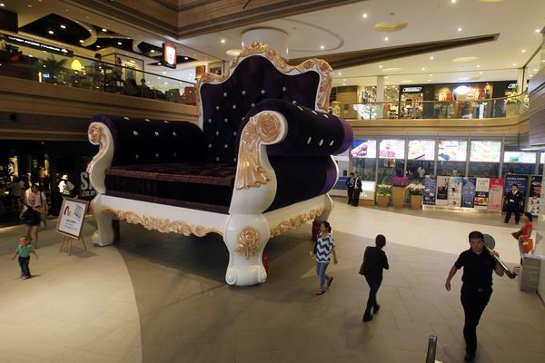 Giant chair in Shanghai dwarfs shoppers