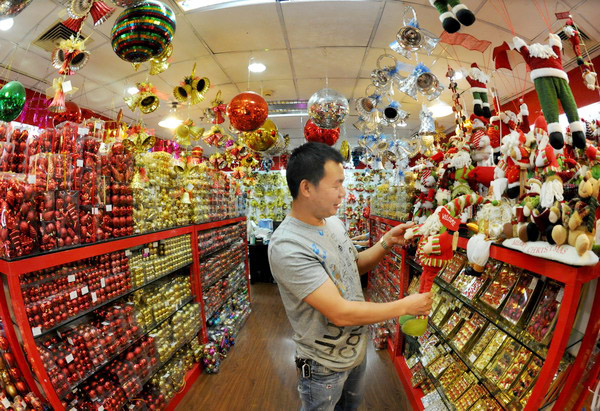 Yiwu thrives in Xmas products market