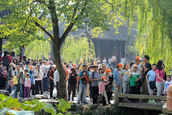 Tourism peak witnessed around China