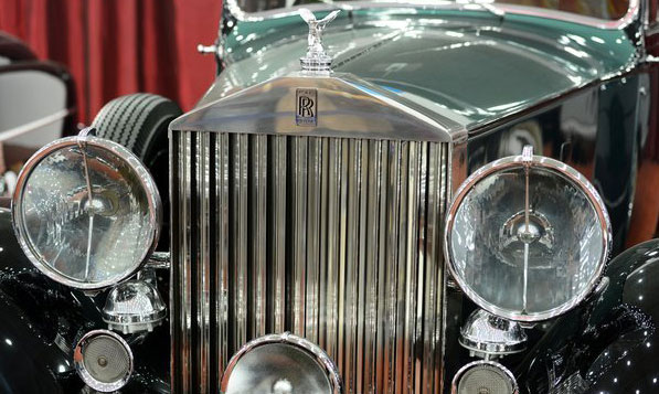 Vintage cars on show in Wuhan