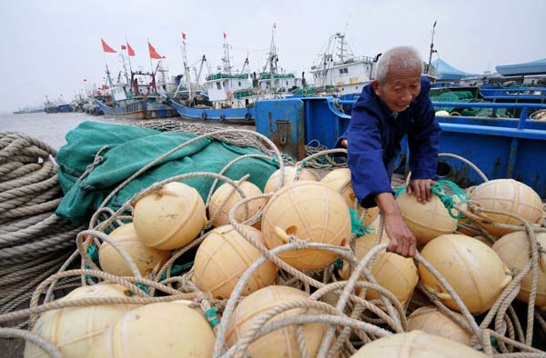 Cold front drives back fishing boats