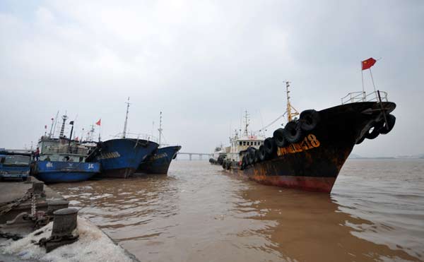 Cold front drives back fishing boats