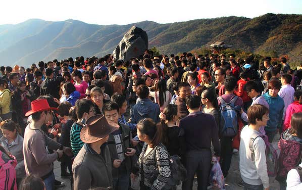 Fragrant Hills receives record visitors