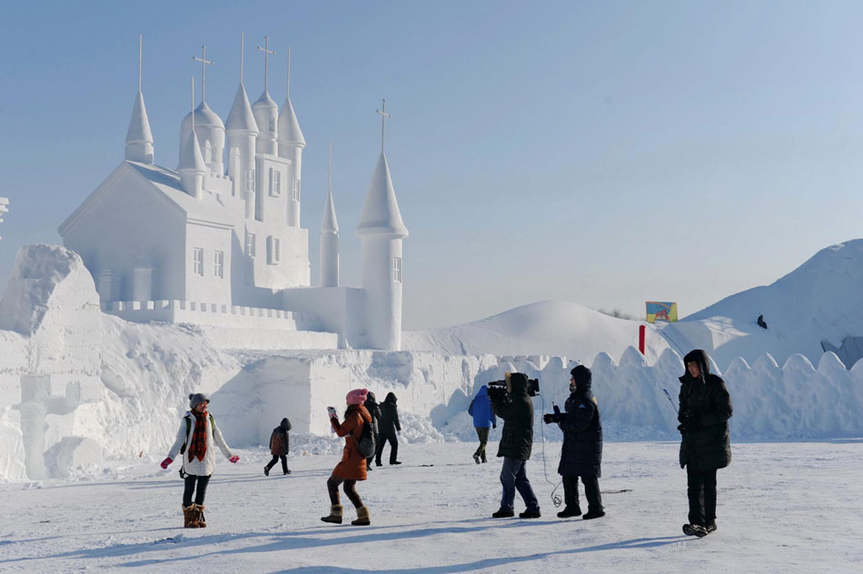 Snow sculptures, a blessing for those braving cold weather