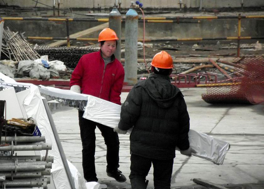 World's largest spokeless Ferris wheel under construction