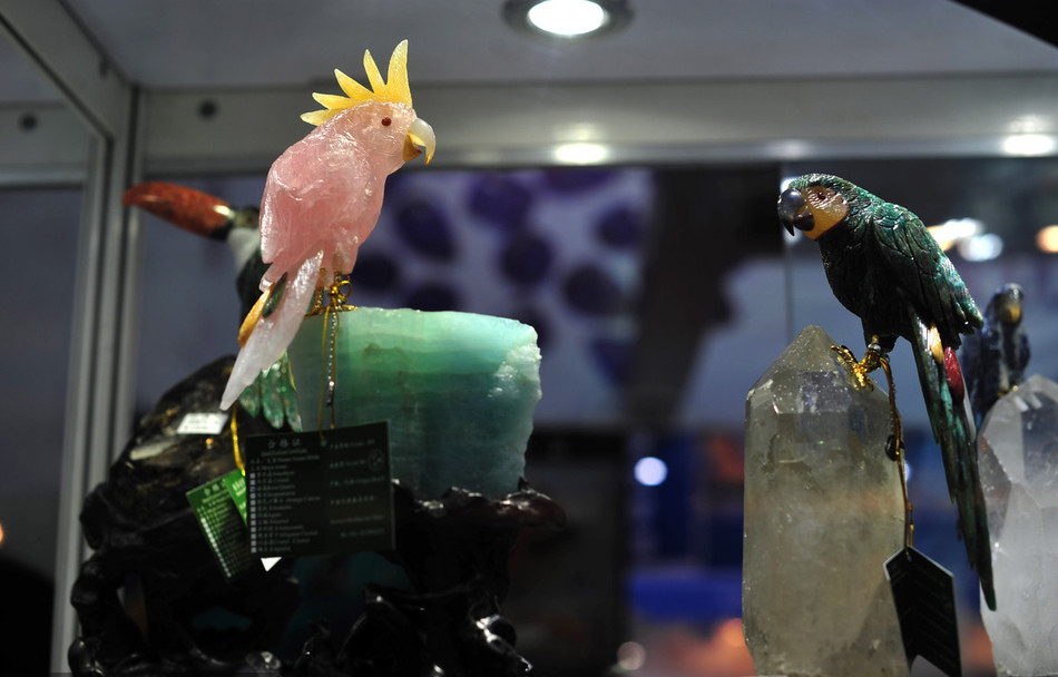 Jewelry exhibition dazzles in Beijing