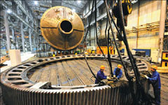 Manufacturing produces small increase in April