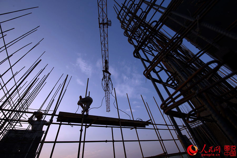 Lives of carpenters on construction site