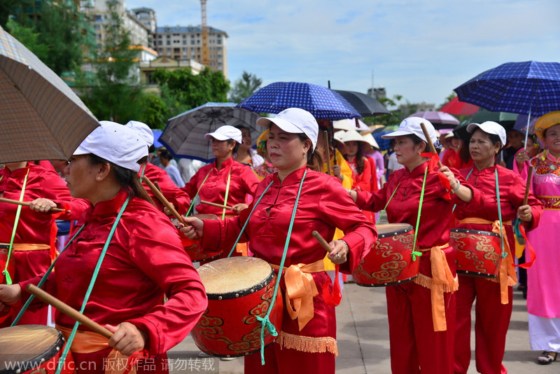 Border town traditions attract tourists