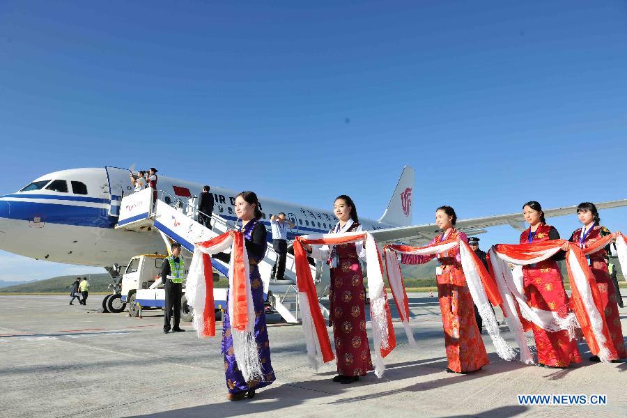 Hongyuan Airport opens in Sichuan