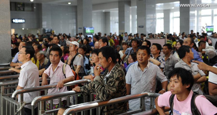 Railway stations witness travel peak before Mid-Autumn holiday