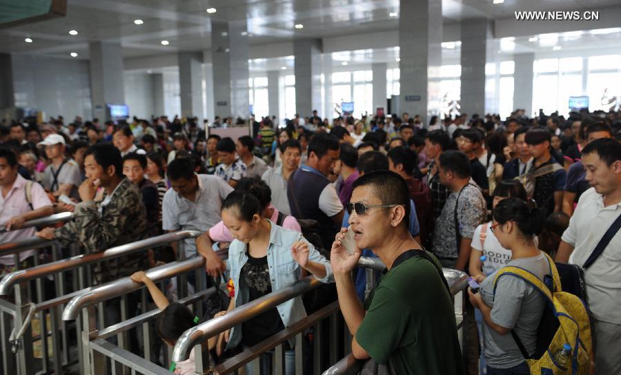 Railway stations witness travel peak before Mid-Autumn holiday