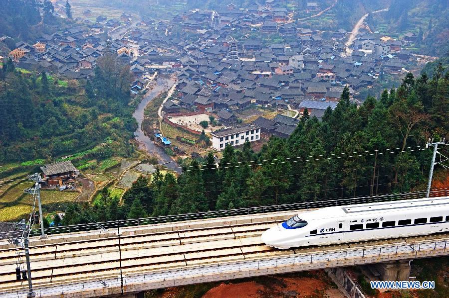 High-speed railway linking Guiyang, Guangzhou starts operating