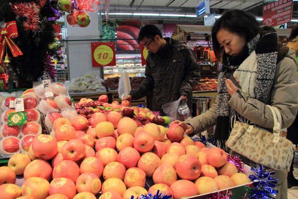 China agrees to allow imports of all US apples