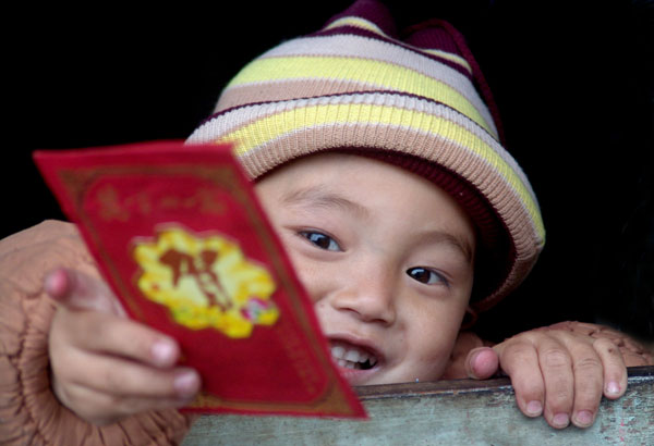 Chinese people likely to give fatter red envelopes this year, says survey
