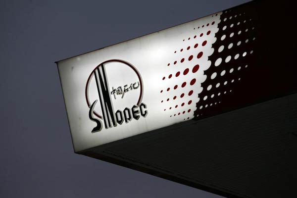 Sinopec net hit by lower crude prices