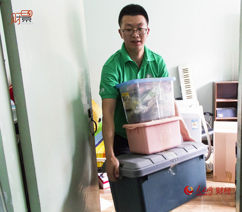 Two young entrepreneurs looking to move China's moving industry