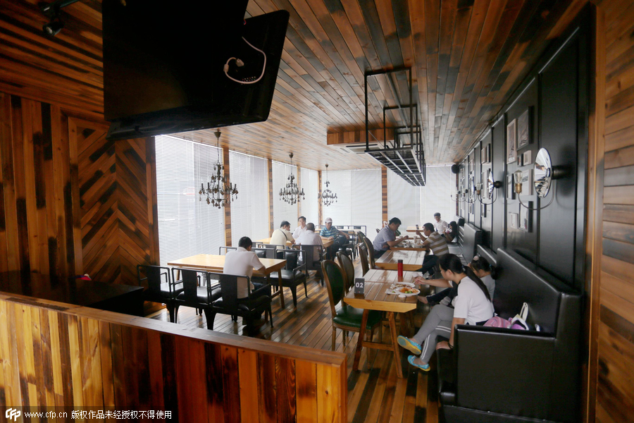 Containers converted into restaurant in Zhengzhou