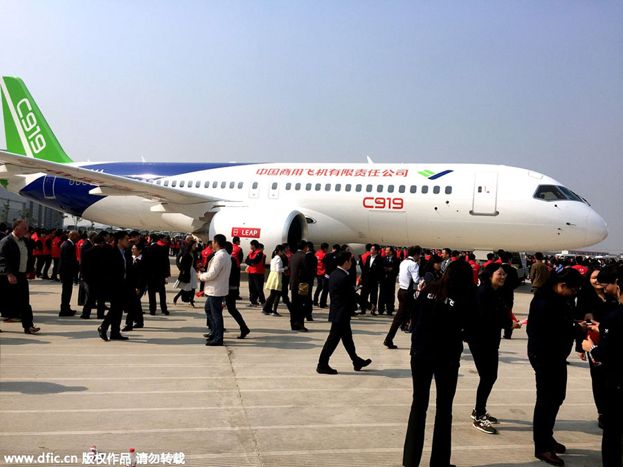 First made-in-China large plane rolls off assembly lines