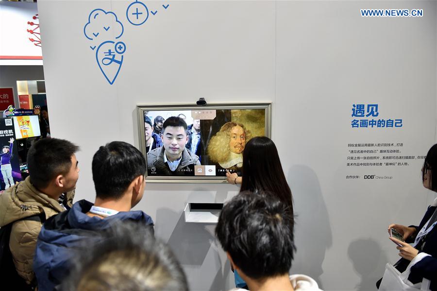 Mind control, virtual reality and face detection at Internet carnival