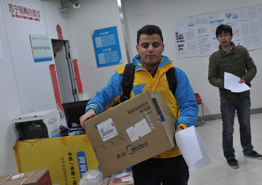 Suning hires expats as couriers on Chinese New Year holiday