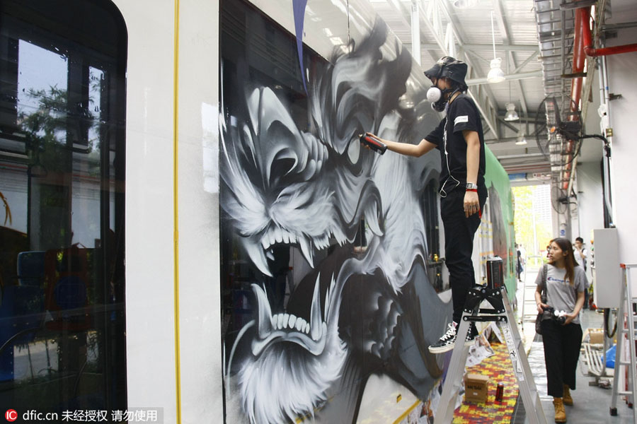 Chinese and foreign graffiti artists decorate trolley in Guangzhou