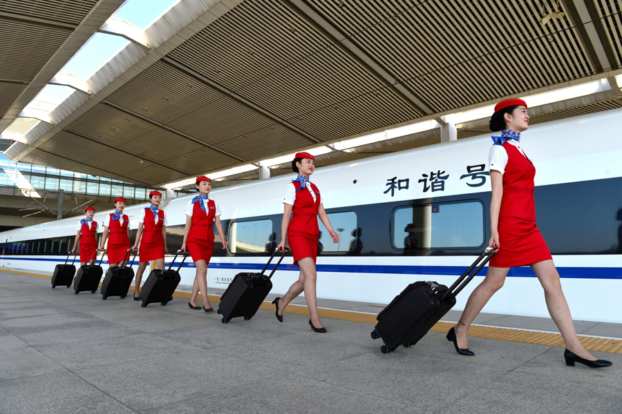 Bullet train attendants strut new look in Xi'an