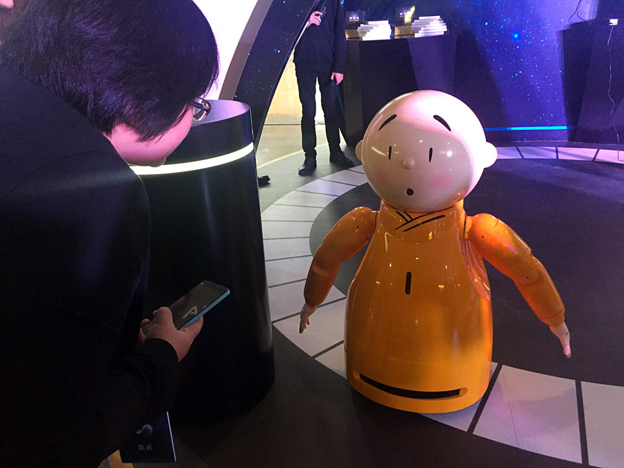 Intelligent robots interact with audiences at Beijing AI expo