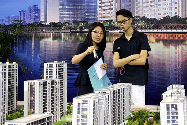 Housing prices unlikely to dive, say economists