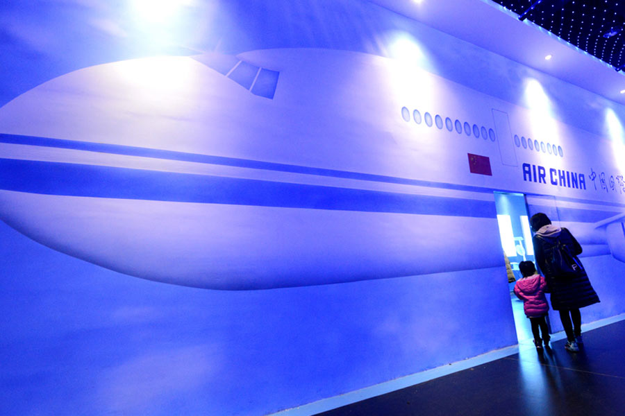 Young visitors astonished by space experience in Zhengzhou