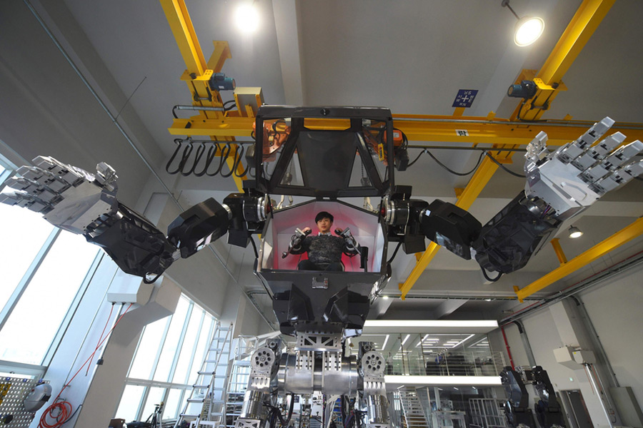 Futuristic manned robot takes first steps in South Korea