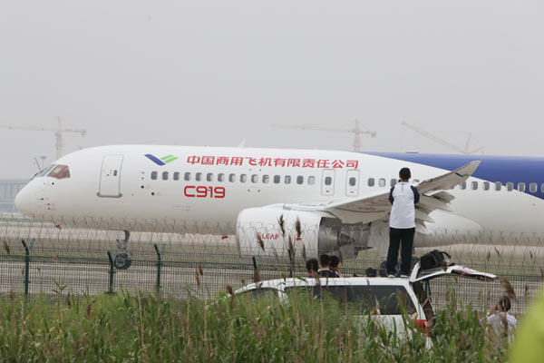 C919 completes its maiden flight