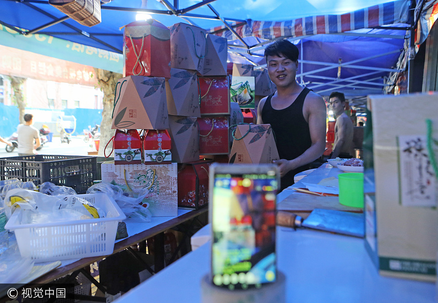 Live streaming boosts zongzi sales