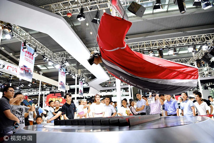 Visitors drawn to auto show in Shenzhen