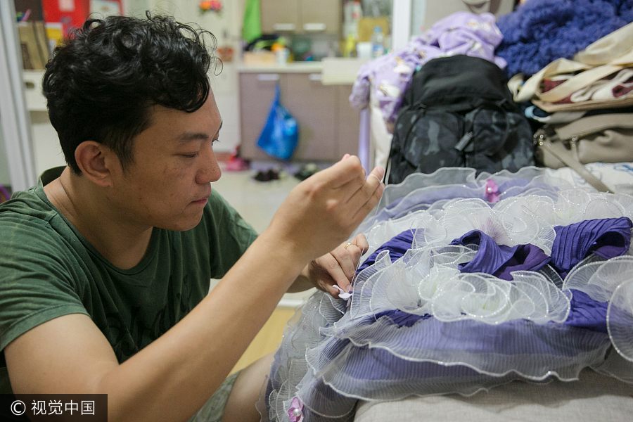 Shanghai father makes 100 dresses for daughter