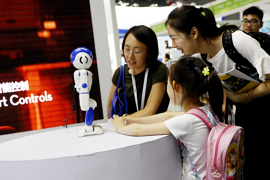 China's largest robot expo amazes in Shanghai