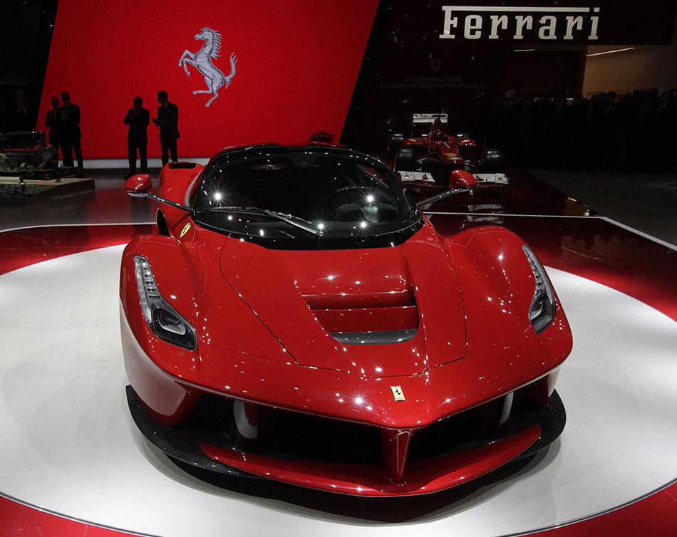 New LaFerrari hybrid debuts at Geneva auto show