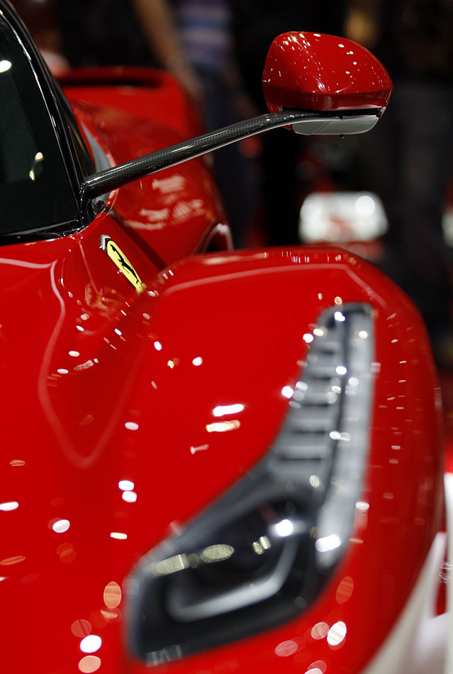 New LaFerrari hybrid debuts at Geneva auto show