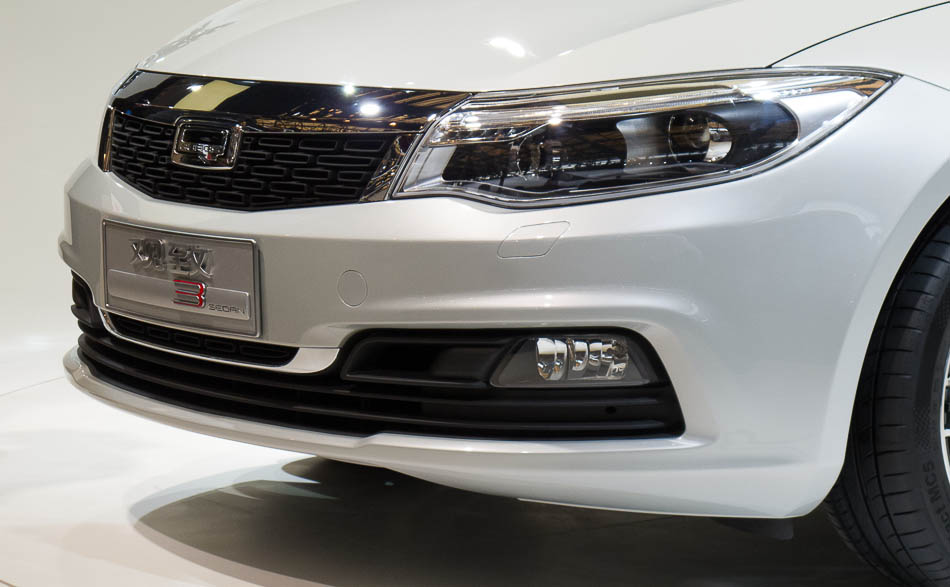 Qoros makes an impression at Shanghai auto show 2013