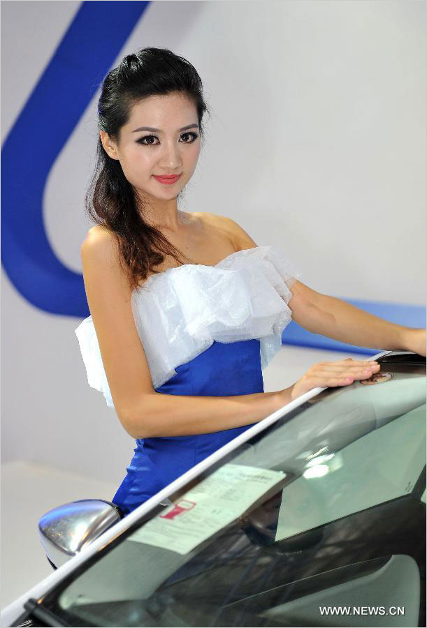 Models at Hainan Top Auto Show 2013