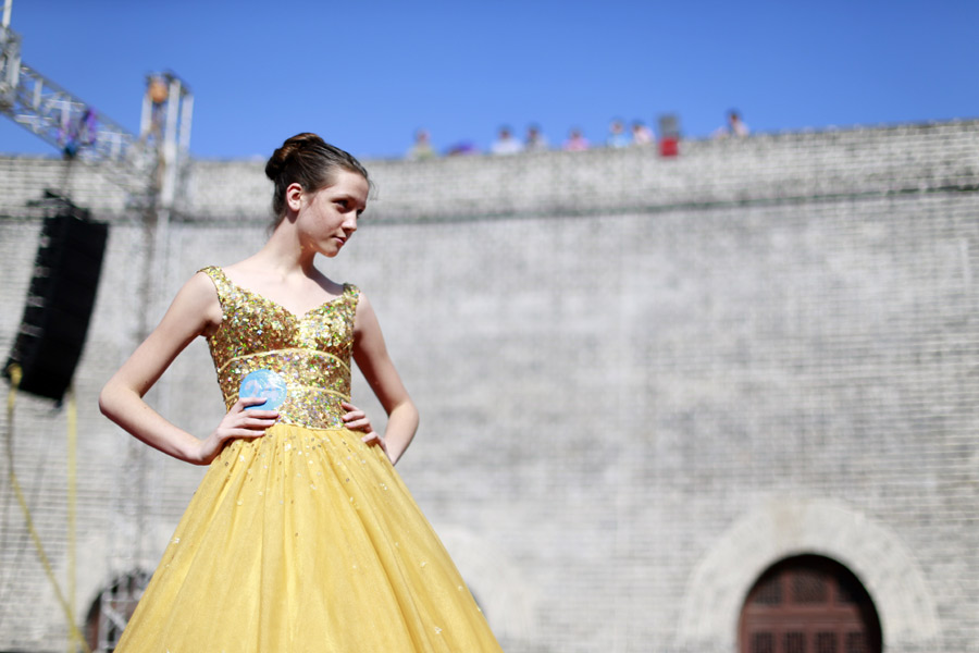 Vintage cars exhibited at auto cultural festival in China's Shanxi