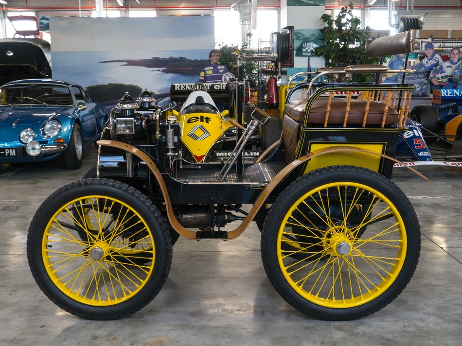 Renault classic cars in Paris workshop