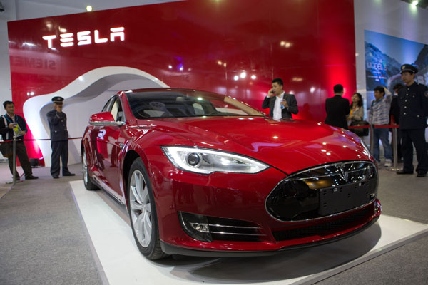 Tesla draws big names in drive for sales